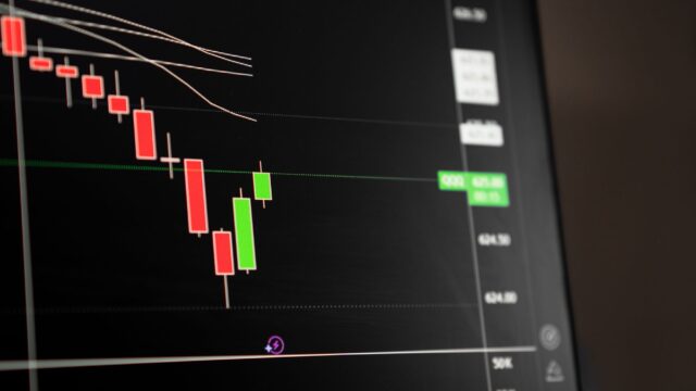 Michael Burry shorter Tesla-aktien igen – del af bredere AI-boble-væddemål