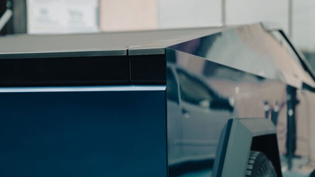 Robotaxi-kapløbet spidser til: Cybercab-specs lækket, Waymo kalder biler tilbage