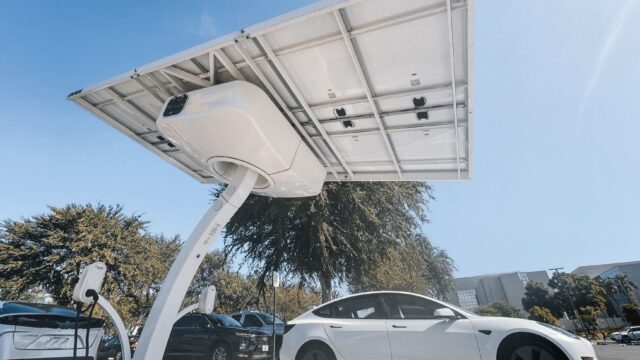 Tesla lancerer “Virtual Machine Mode” til Big Battery i Australien