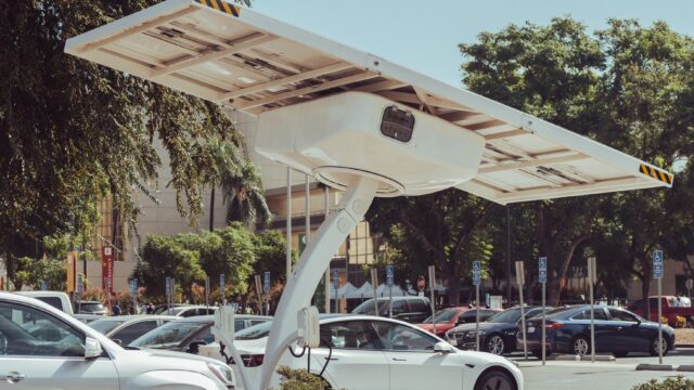 Renault-elbil kørte over 1.600 km i England udelukkende på solenergi