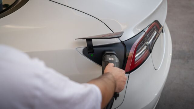 Tysk TÜV-rapport: Tesla Model Y topper listen over fejl ved syn