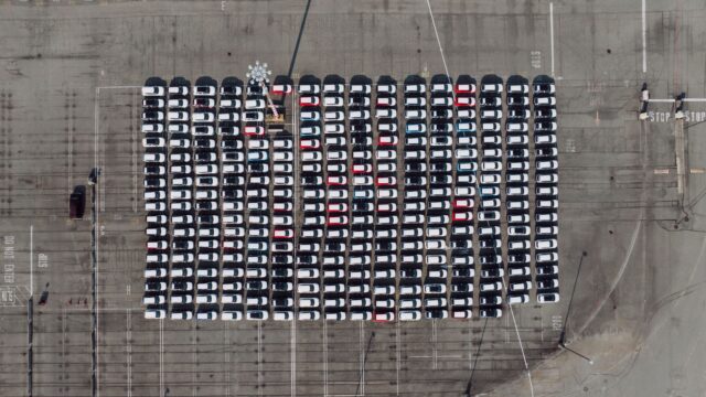 Tesla trækker amerikansk elbilsalg op efter afgiftschok
