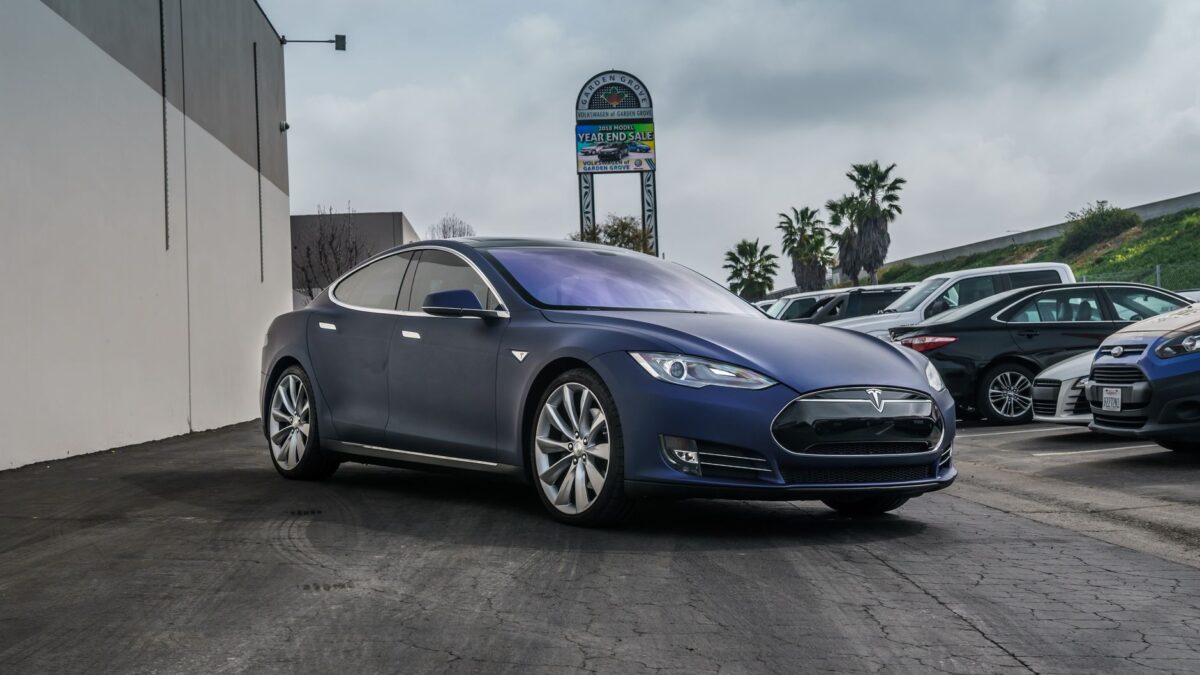 Californien lancerer ny elbil-rabat – men Tesla stilles ringere end Rivian og Lucid