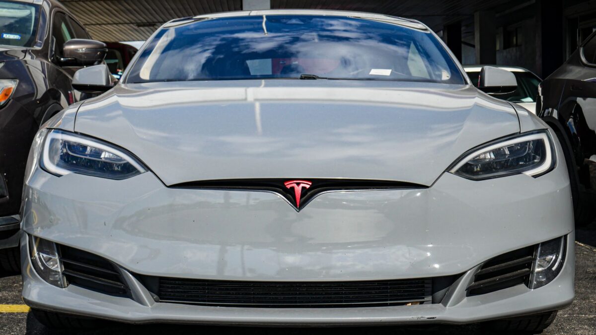 Floridas justitsminister vil have Teslas 243 mio. dollar-dom annulleret