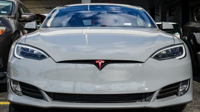 Floridas justitsminister vil have Teslas 243 mio. dollar-dom annulleret