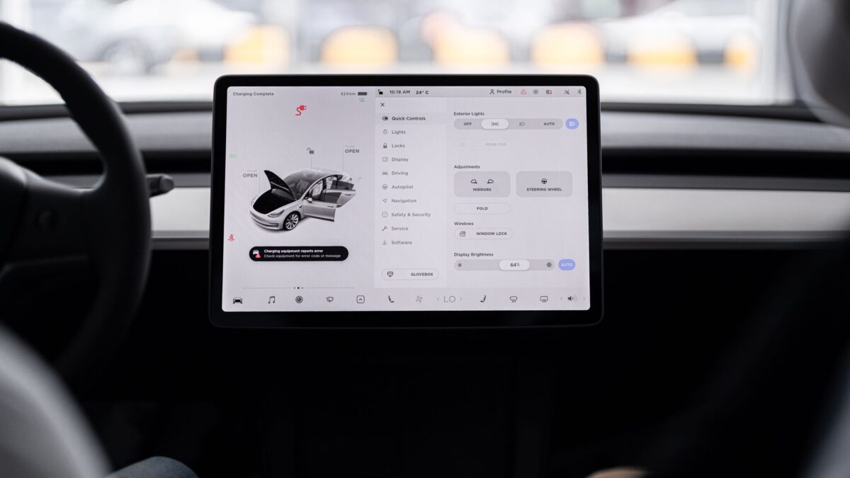 Tesla lancerer 2026 Summer Update med Grok-opkald og Caraoke-pointgivning