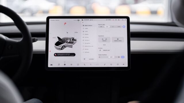 Tesla lancerer 2026 Summer Update med Grok-opkald og Caraoke-pointgivning