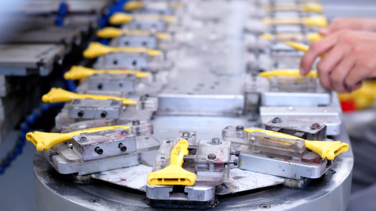 Teslas indtjening pr. bil styrtdykker til blot 2.140 dollar