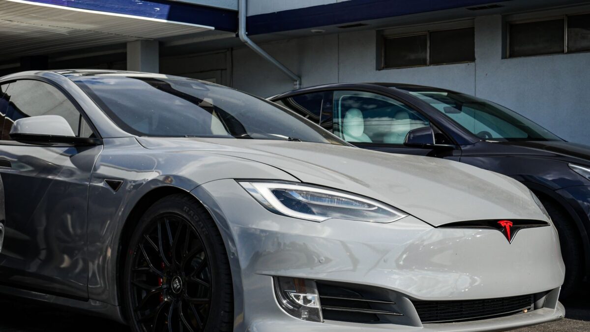 Musk lover at åbne Model S og X for offentligheden – tidligere løfte skuffede