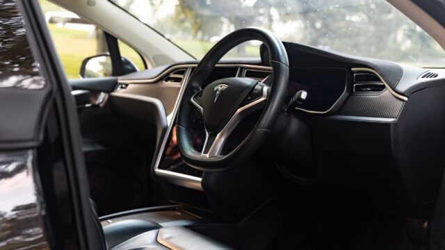 Tesla afslører: Robotaxi-flåden kører allerede på tidlig FSD v15