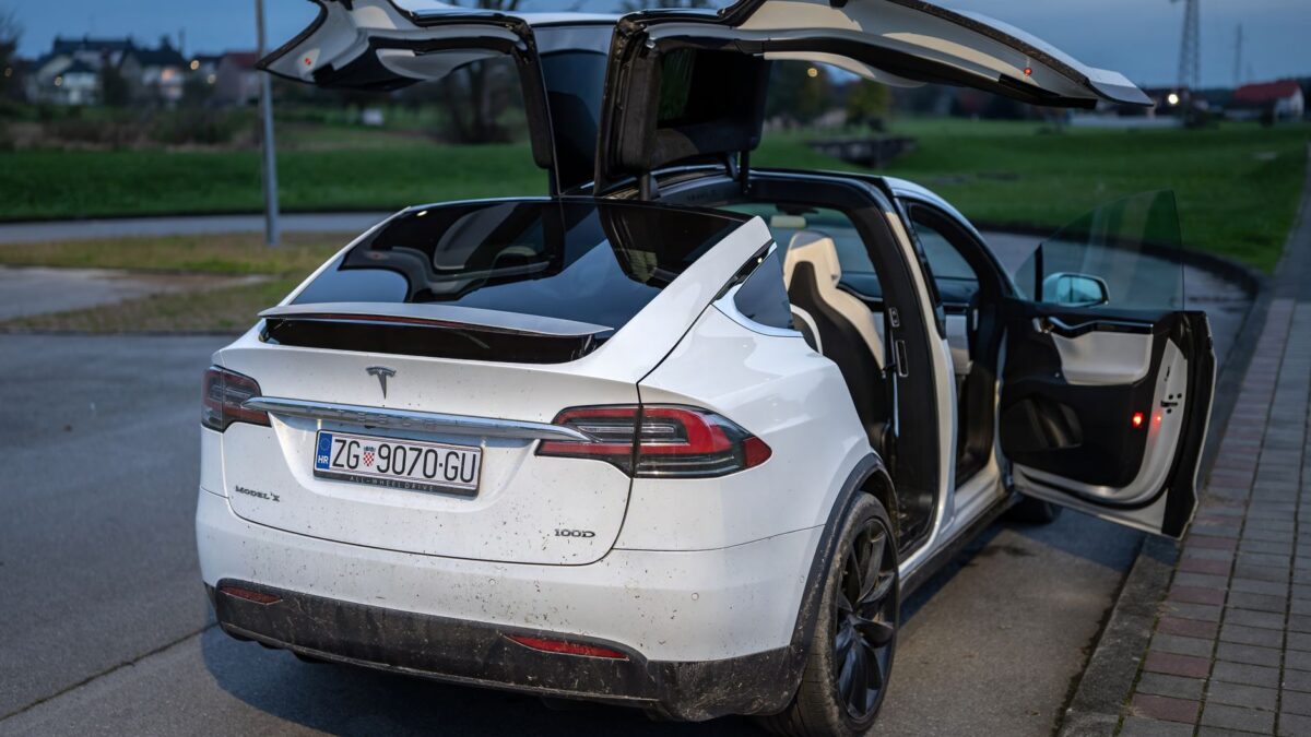 Elbiler runder 25 % i Europa – Tesla Model Y fører an i Tyskland