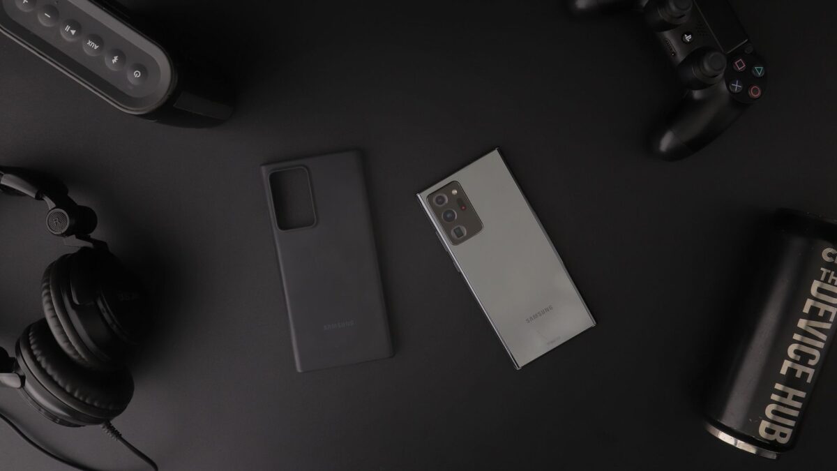 Tesla vil opgradere trådløs telefonoplader i Model 3 og Model Y