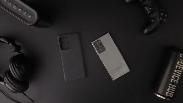 Tesla vil opgradere trådløs telefonoplader i Model 3 og Model Y
