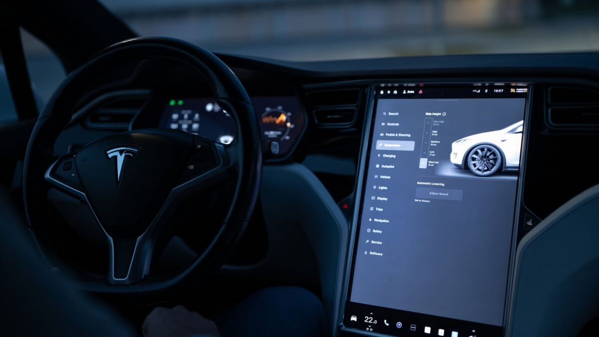 Tesla ruller FSD 14.3.7 ud: Cybertruck får Smart Summon og hurtigere reaktion