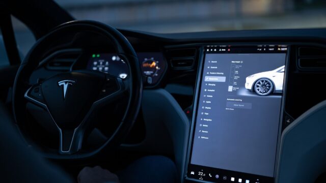 Tesla ruller FSD 14.3.7 ud: Cybertruck får Smart Summon og hurtigere reaktion