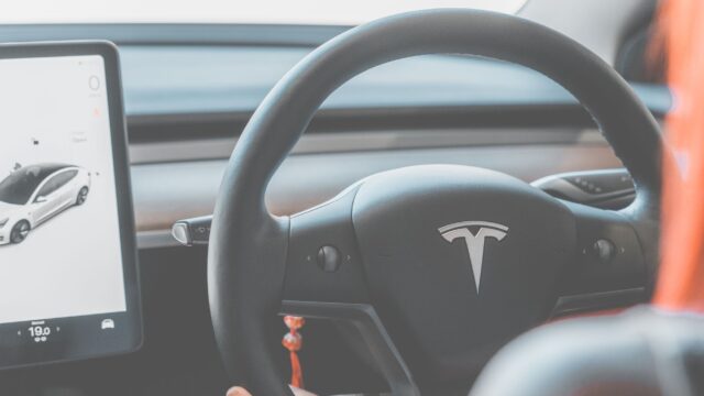 Tesla uddeler gratis to-måneders FSD-prøveperiode til danske ejere