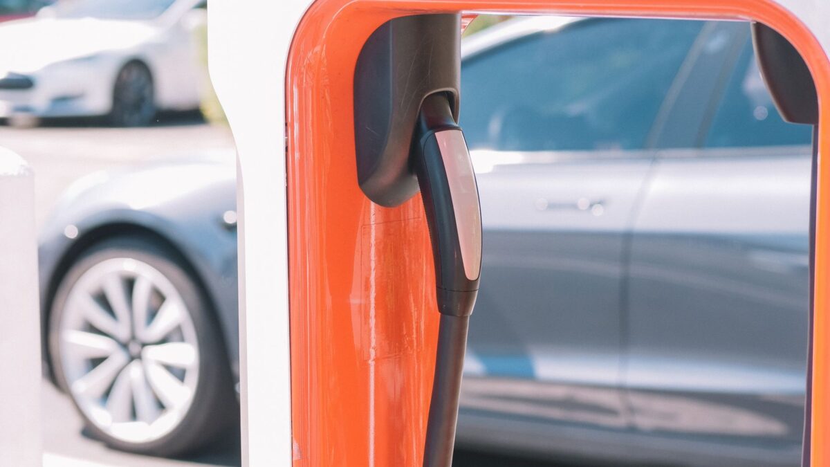 EVgo begynder at bygge Tesla-Superchargere på licens i USA