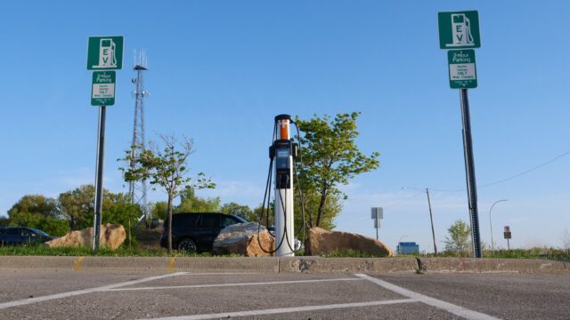 Tredjepartsoperatør EVIO bygger 22 nye Supercharger-lokationer i USA