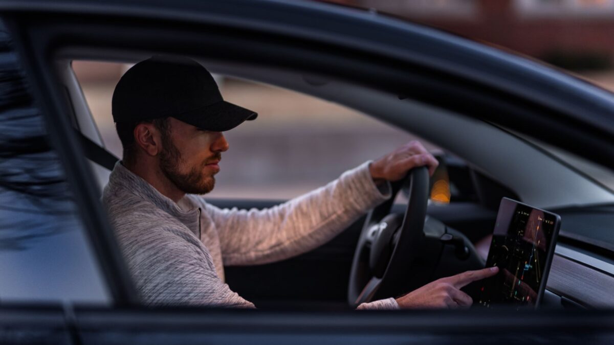 Tesla-fører stoppet for fart: “Jeg kørte ikke” – pegede på FSD
