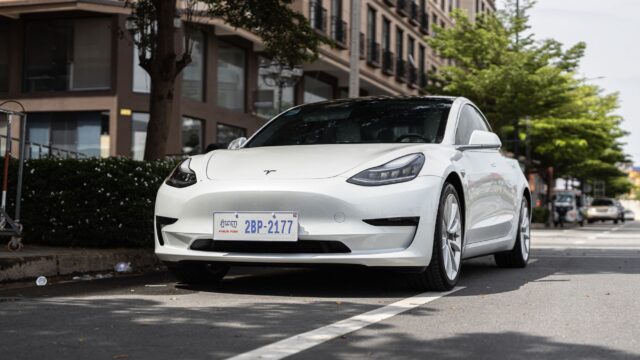 Tesla genindfører gratis FSD-overførsel mellem biler
