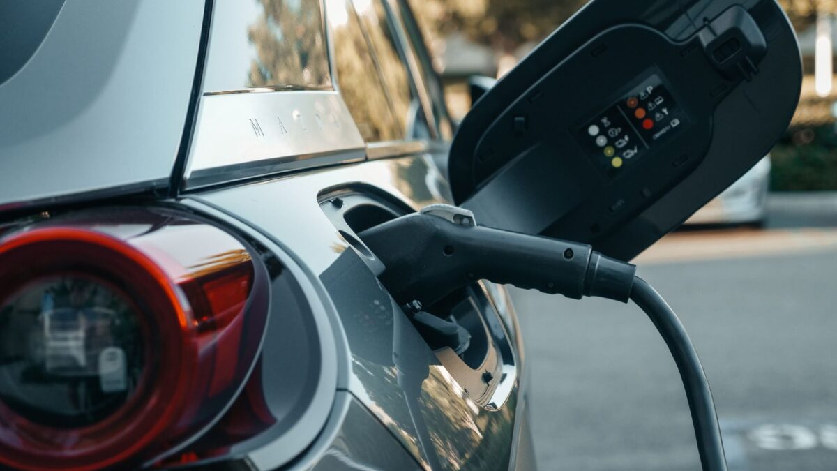 Tesla planlægger en af sine største Supercharger-stationer i San Francisco