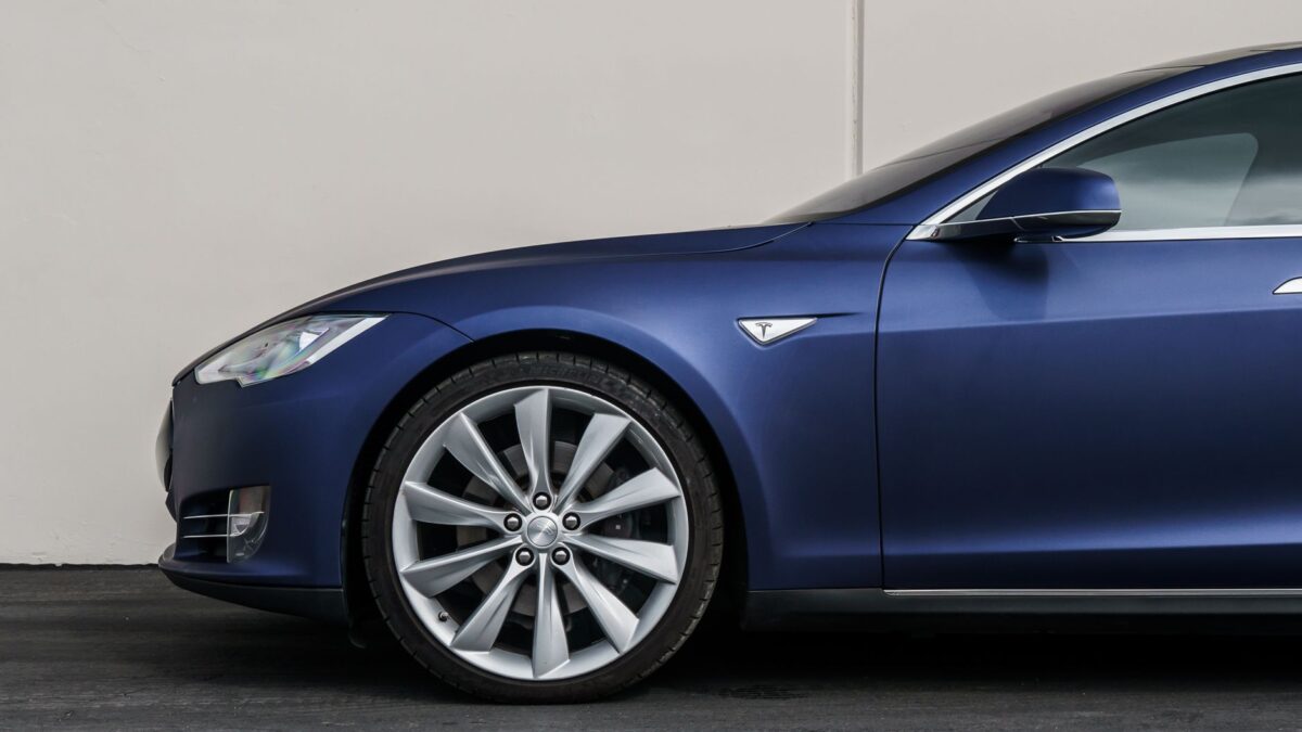 Brugte Tesla Model S er styrtdykket i pris – men batterierne holder flot