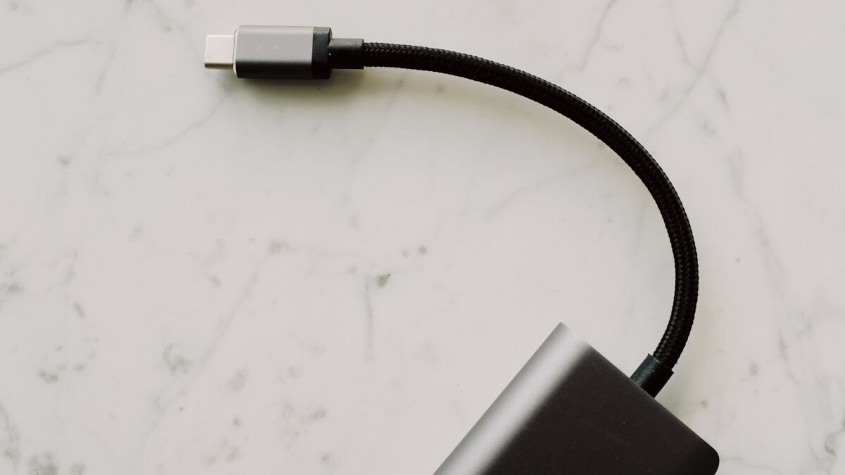 Tesla lancerer V2L-adapter til Model Y Premium i USA