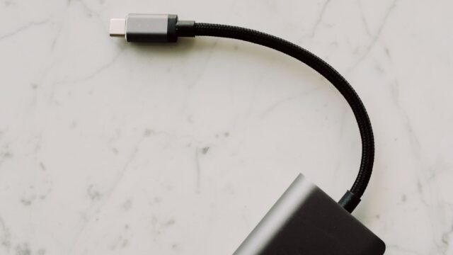 Tesla lancerer V2L-adapter til Model Y Premium i USA