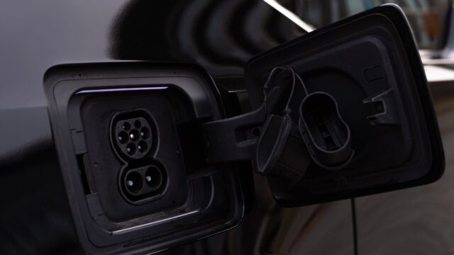 Tesla udgiver retrofit-vejledning til V2L på ældre Model Y – men er det pengene værd?