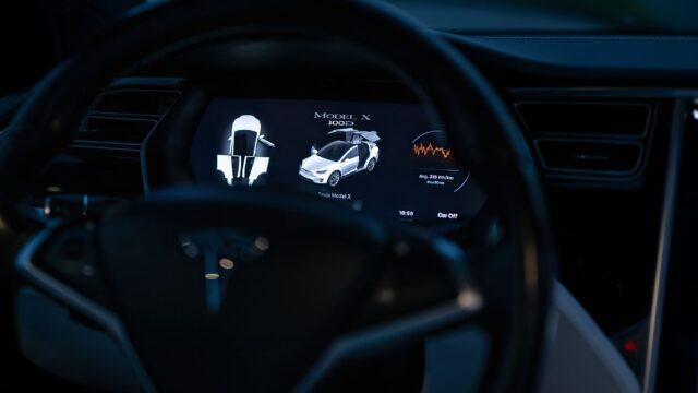 Tesla Cybercabs interne software afslører nye robotaxi-funktioner