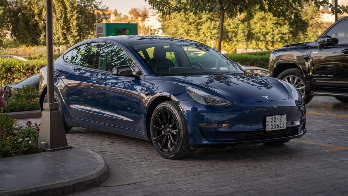 Tesla Model Y svinger vildt på Europas bestsellerliste: Fra sidst til først og tilbage igen