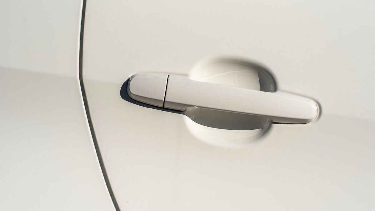 Tesla løser kæmpe Kina-tilbagekaldelse med klistermærker og softwareopdatering