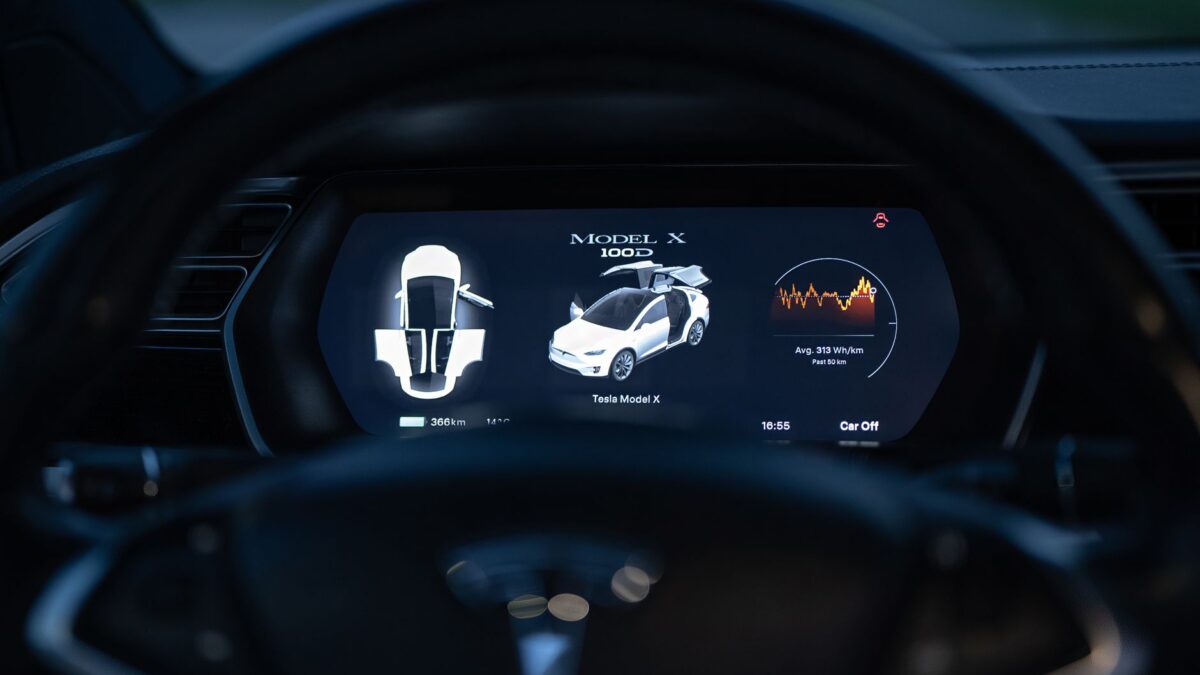 Tesla ruller sommeropdatering ud til biler med FSD i Europa