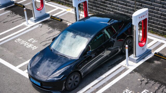 Tesla-fans vender sig mod Robotaxi efter kaotiske ture i Texas