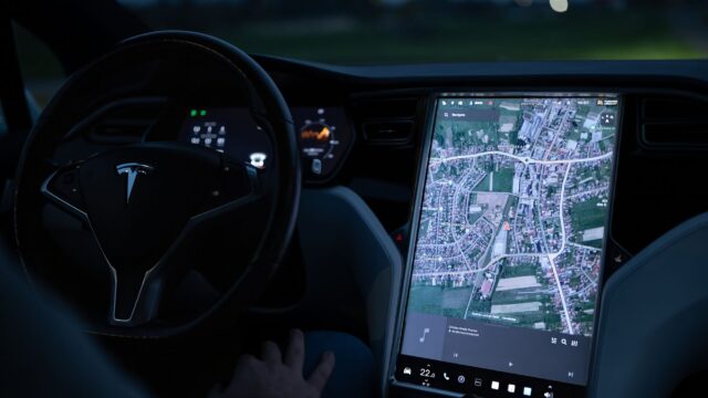Musk lover FSD-hulundgåelse igen: Dansk relevans nær nul