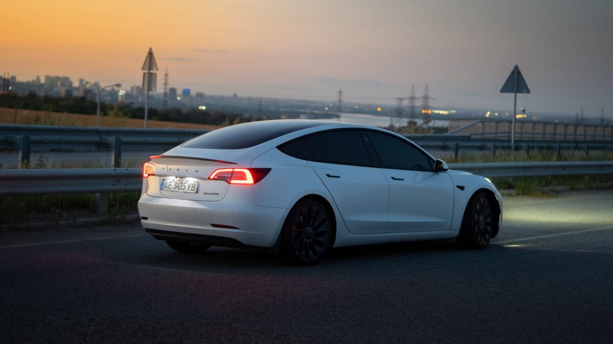 Slovenien godkender Teslas FSD-system, dansk lancering stadig uvis