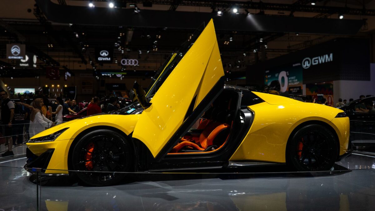 Tesla sætter dato: Ny Roadster afsløres 1. oktober i Texas