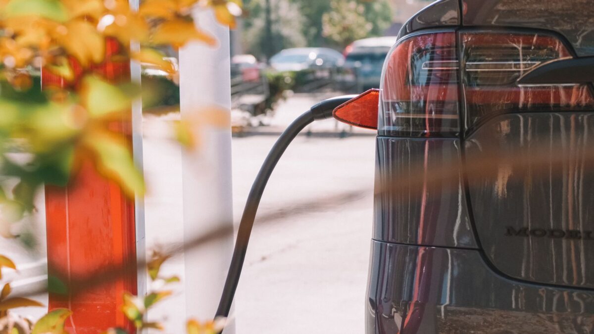 Ny type Supercharger fra Tesla: 20 procent billigere, men ingen dansk dato