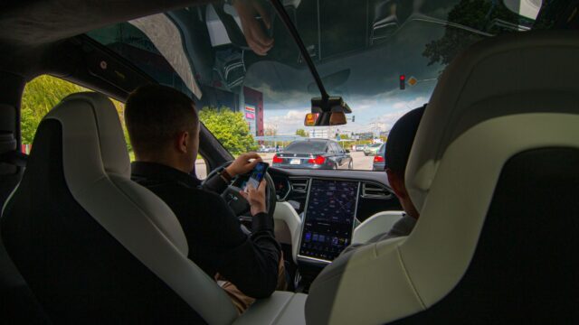 FSD v14.2 Lite kommer til ældre Model S og X, men ikke i Danmark